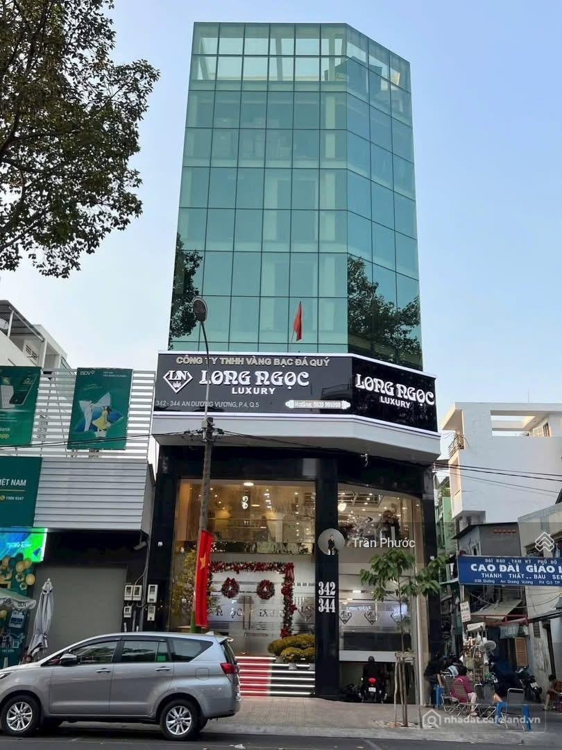 Cho thuê nhà riêng: Nhà riêng: Tòa nhà góc 2MT 340-342 An Dương Vương, Q5. DT: 9