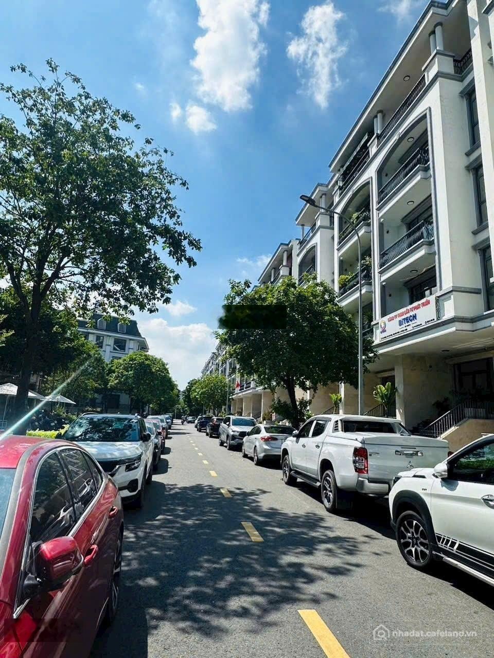 Cho thuê nhà riêng: Nhà riêng: Căn góc thông hành DT: 5x23m - 1 hầm 4 lầu cho th