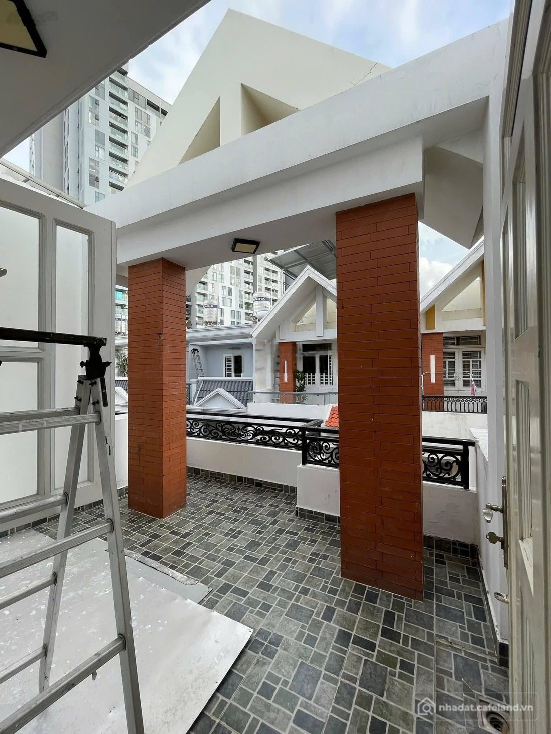 Cho thuê nhà riêng: Nhà riêng: Nhà Nguyên Căn Đối Diện Vạn Phúc City - Hẻm Xe Tả