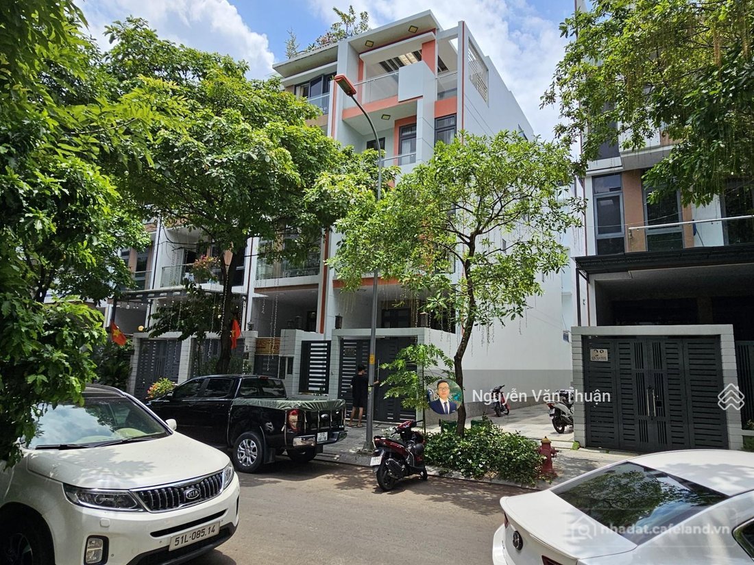 Cho thuê nhà riêng: Nhà riêng: Nhà nguyên căn 1 hầm 4 tầng tại Vạn Phúc City giá