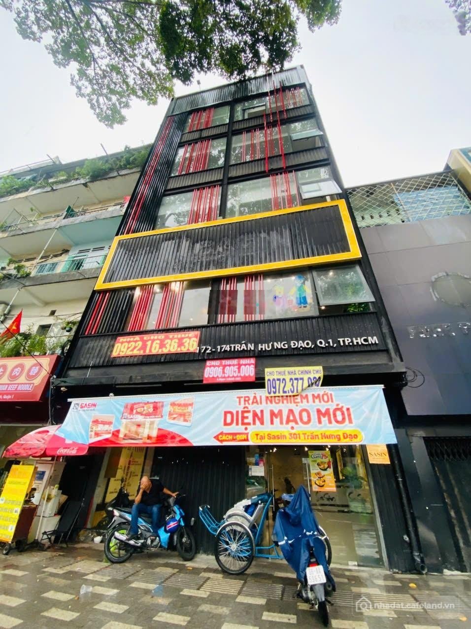Cho thuê nhà riêng: Nhà riêng: Tòa nhà mặt tiền trần hưng đạo, quận 1 khuôn viên