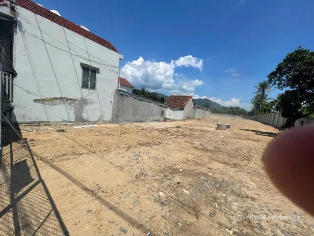 Cho thuê đất: Cho thuê Đất 2800m2 có sẵn 200 m2 thổ cư giá 42 triệu tại Đường Qu