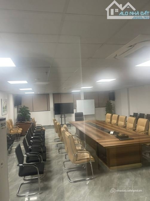 Bán căn hộ Mini, Dịch vụ: Bán tòa VP ngõ 214 Nguyễn xiển lô Góc dt245m Mt25m giá