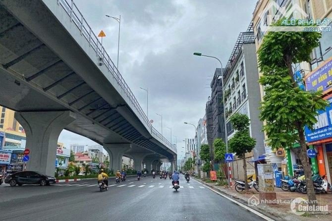 Bán căn hộ Mini, Dịch vụ: Bán nhà mặt phố Minh Khai, DT 250m2 x 2 tầng, giá 100