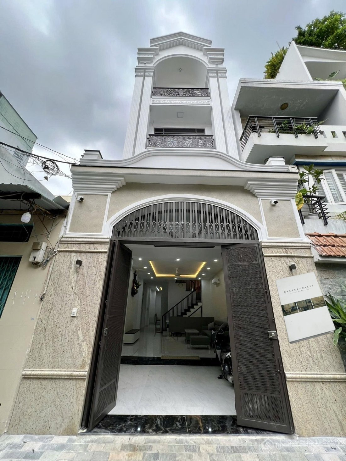 Cho thuê nhà riêng: Nhà riêng: Cho thuê nhà nguyên căn: 5*20, có thang máy, vài