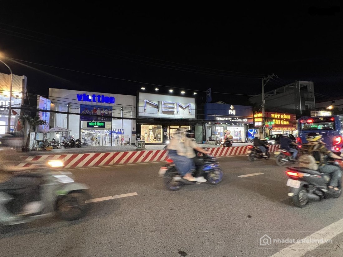 Cho thuê nhà riêng: Cho thuê nhà riêng: Nhà riêng: Cho thuê nhà đường Huỳnh Tấn