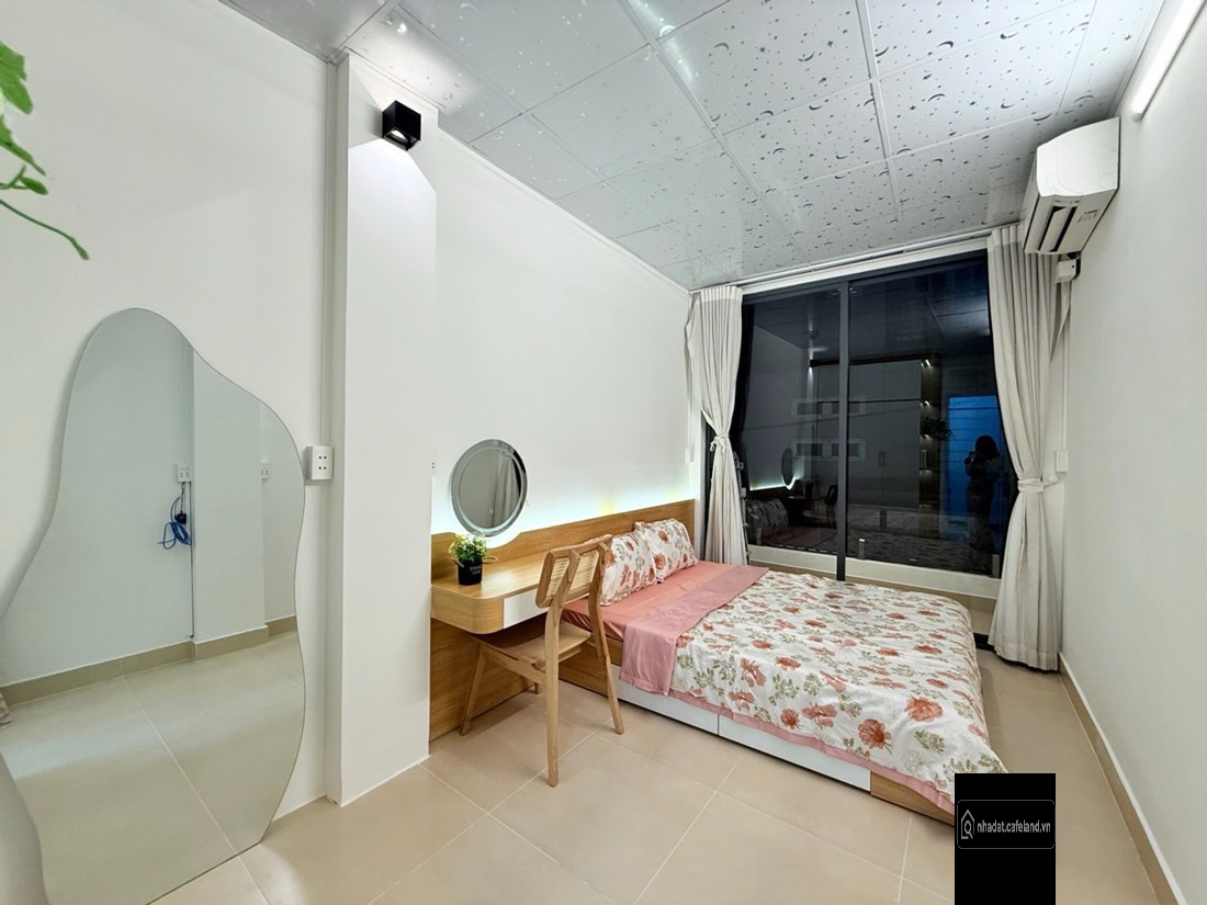 Nhà 2 mặt hẻm, xe hơi chạy thoải mái, nhà mới, 2pn3wc. Hoàn công đủ, nở hậu.