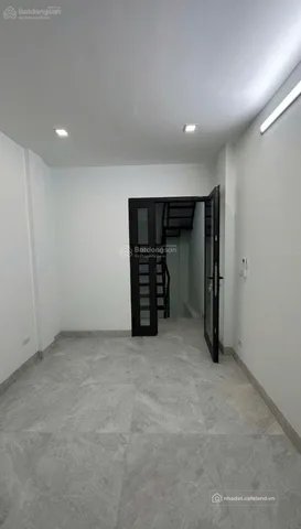 Cho thuê nhà riêng: MẶT PHỐ ĐỘI CẤN – 5 TẦNG – VỪA Ở VỪA KINH DOANH – CHỈ 18 T