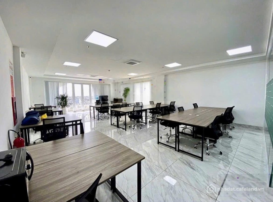 Cho thuê nhà riêng: Cho thuê nhà riêng: Nhà riêng: SIÊU PHẨM TÒA NHÀ ỐP KÍNH - P
