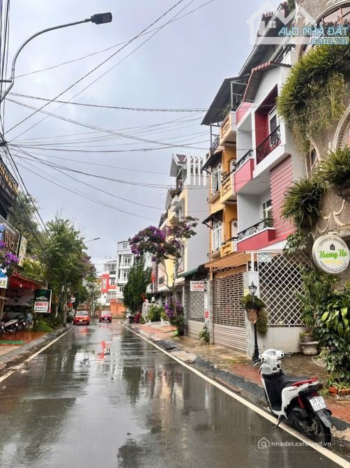 Bán nhà hàng - Khách sạn: KHÁCH SẠN KQH NGUYỄN CÔNG TRỨ. P2. 89M2. NGANG 4,5M. 4