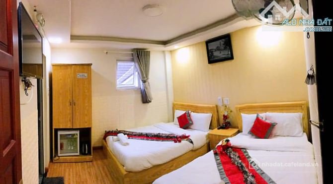 Bán nhà hàng - Khách sạn: Khách Sạn 12PKD Mặt Tiền Đường Nguyễn Trãi. P10. Cách
