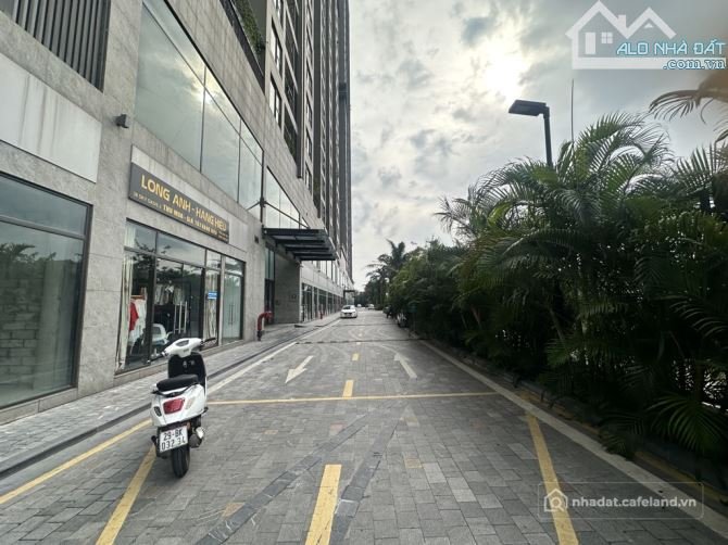 Bán căn hộ Mini, Dịch vụ: 10.5 tỷ/ 188 m2/ Shophouse ECopark/ Sổ Lâu dài