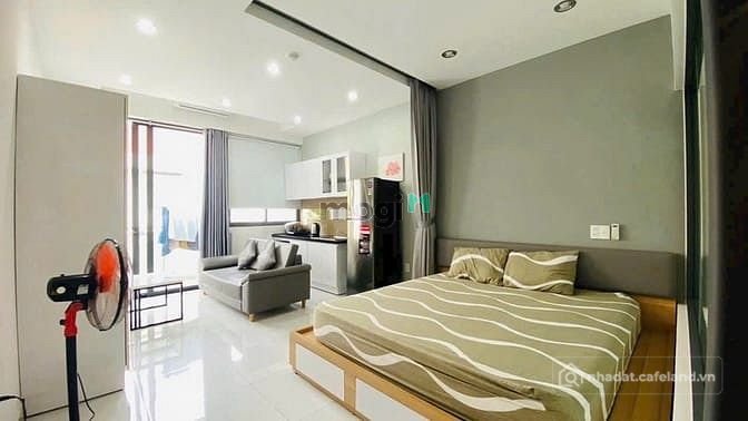 Nhà hàng - Khách sạn: Cho THUÊ căn hộ view ban công, có thang máy, Full nội thất