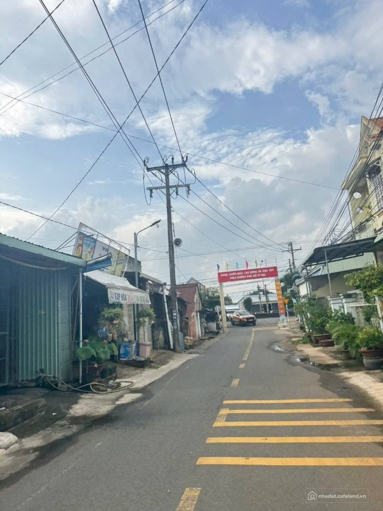 1,39 Tỷ Đất Vườn, 1.800 m2, 300 ONT, Nhà Cấp 4, Cách TT Long Khánh Vài Phút!