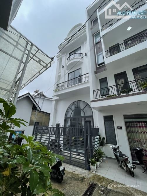 Bán nhà hàng - Khách sạn: Khách sạn mới xây. 9 phòng kinh doanh cách ngã 5 Đại
