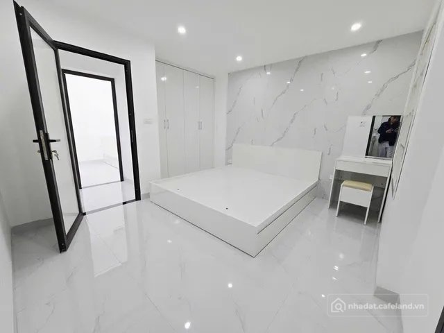 Cho thuê nhà riêng: TẬP THỂ TẦNG 1 KHU NGHĨA TÂN – VIỆN E – Ô TÔ ĐỖ CỬA – FULL Đ
