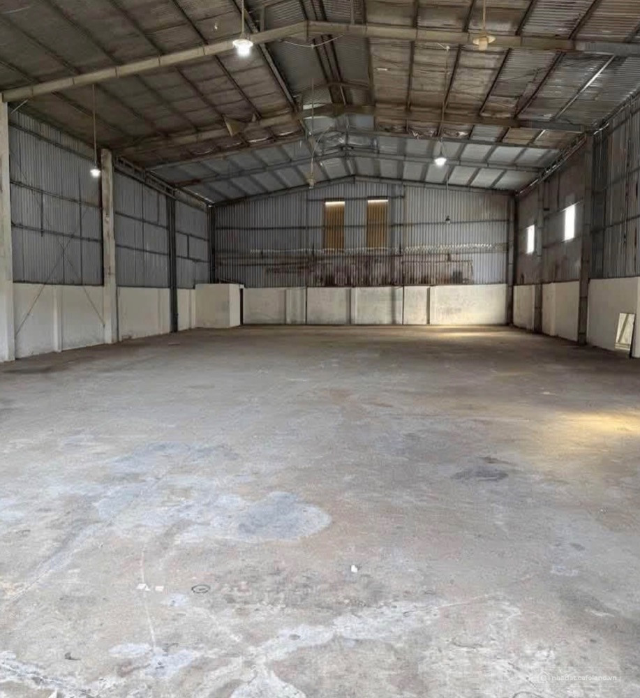 Bán/ cho thuê kho + nhà biệt thự 450m2/850m2 ngã tư Ga Quận 12