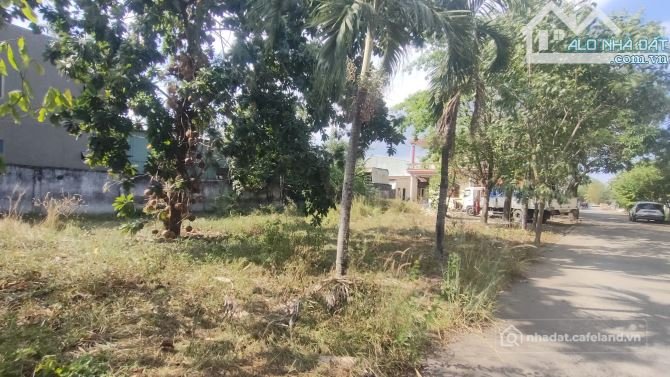 Bán kho, nhà xưởng: MẶT TIỀN QUỐC LỘ 51-BÁN NHÀ XƯỞNG-DT: 8.403M-CÓ 300 THỔ-GIÁ: