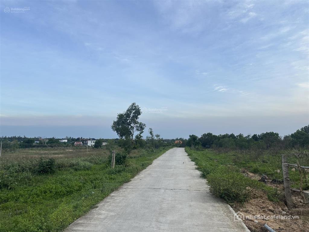 Bán kho, nhà xưởng: Mảnh đất có 580m2 thổ cư với chiều dài mặt tiền lên tới 60 m