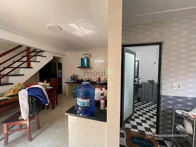 Nhà riêng: Cho thuê nhà 2 tầng phường Vinh Phú, giá 5.5tr/tháng
