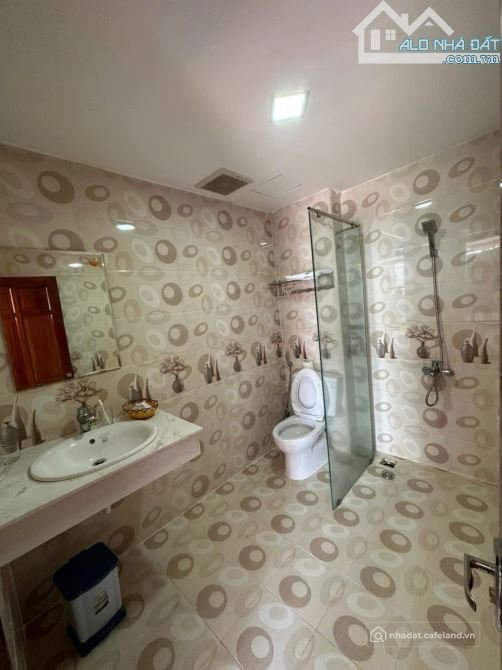 Bán nhà hàng - Khách sạn: - Cần Bán Khách Sạn Đinh Tiên Hoàng Phường Lộc thọ TTT