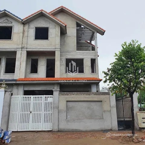 Cho thuê mặt bằng: Cho thuê mặt bằng: Cho thuê Mặt bằng kinh doanh 180m2 giá 8 t