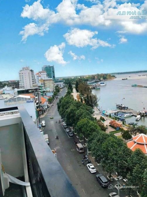 Bán nhà hàng - Khách sạn: bán khách sạn 7 lầu, đường hai bà trưng bến ninh kiều