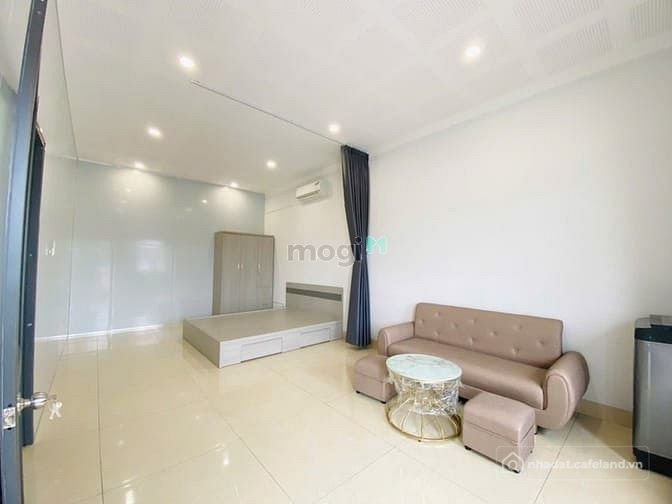 Nhà hàng - Khách sạn: Cho THUÊ căn hộ view ban công, có thang máy, FULL nội thất