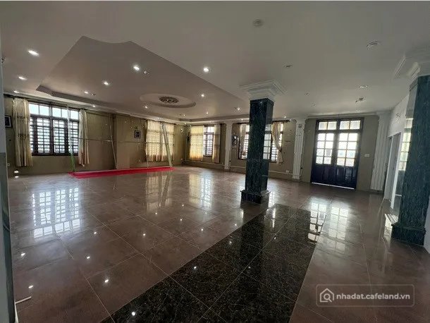 Cho thuê văn phòng: Chính chủ cho thuê mặt bằng tầng 5 rộng 150m2 tại trung tâm