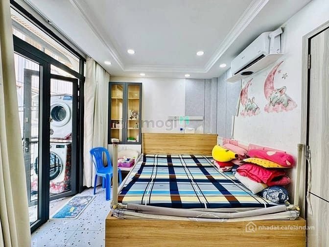 Cho thuê nhà riêng: Nhà riêng: NHÀ MỚI TINH, gần CV Gia Định - DT 4.8 X 8, 3 tần