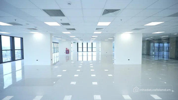 Cho thuê văn phòng: CHO THUÊ MB THƯƠNG MẠI 370M² TẠI CHÂN ĐẾ TÒA NHÀ Ở MẠC THÁ
