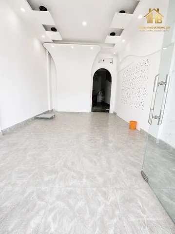 Cho thuê nhà riêng: Cho thuê Nhà 1 trệt 5 lầu giá 15 triệu mặt tiền ĐL Đồng Khởi