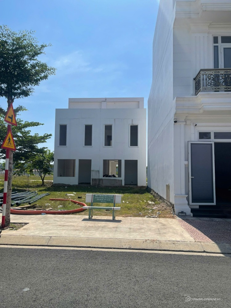 Cần Bán Lô Đất 80m2 Ngay Cổng VSIP - Sổ Hồng Riêng