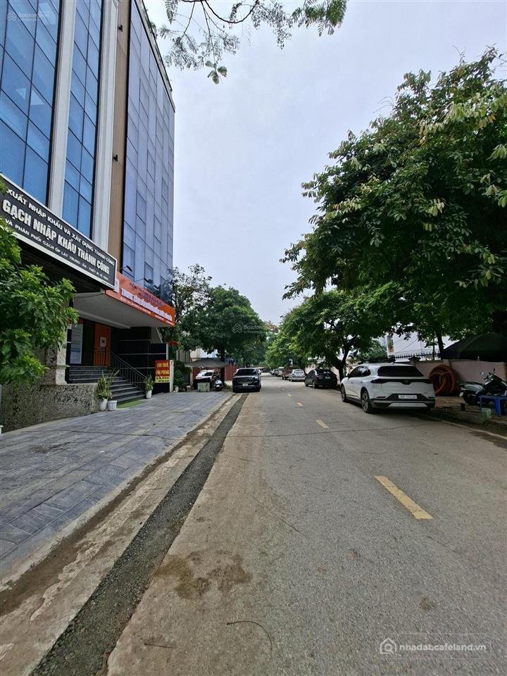 Bán kho, nhà xưởng: Bán đất đấu giá phú diễn 144m mặt tiền 8m hơn 35 tỷ