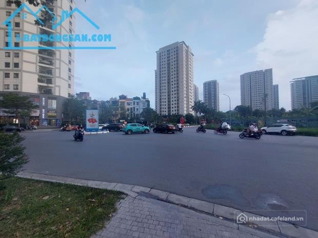 Bán kho, nhà xưởng: ️ Nhà Hàng Mặt Phố Nguyễn Xuân Khoát, Ngoại Giao Đoàn 341M2