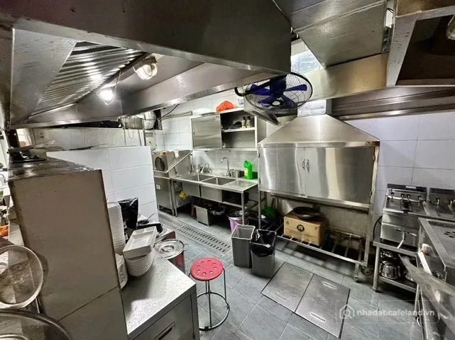 Cho thuê mặt bằng: Cho thuê Mặt bằng kinh doanh mặt phố Nguyễn Khánh Toàn nhà ng