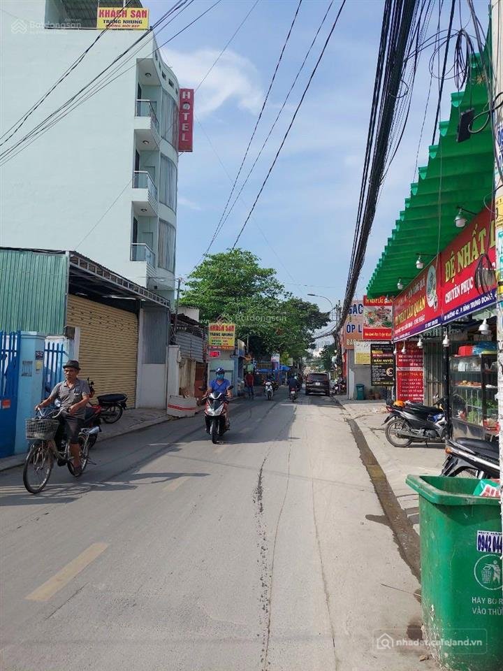 Bán kho, nhà xưởng: Cần bán nhanh lô đất mặt tiền đường 42 p. bình trưng đông q2