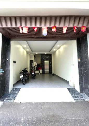 Cho thuê nhà riêng: Cho thuê nhà 8 tầng THANG MÁY tại TRÍCH SÀI, Tây Hồ . 40 tri