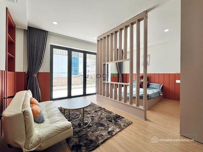 Cho thuê nhà riêng: Cho thuê nhà riêng: Nhà phố: Studio Ban Công Bao View Tràn N