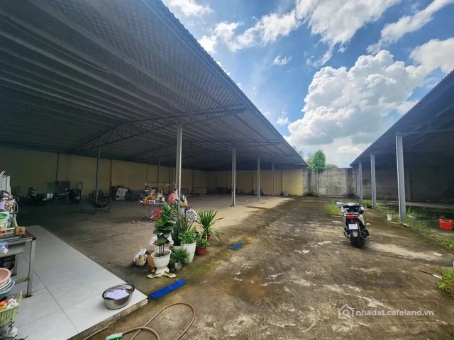 Bán kho, nhà xưởng: Bán Kho, nhà xưởng 2108m2 có sẵn 300 m2 thổ cư giá 27.5 tỷ t