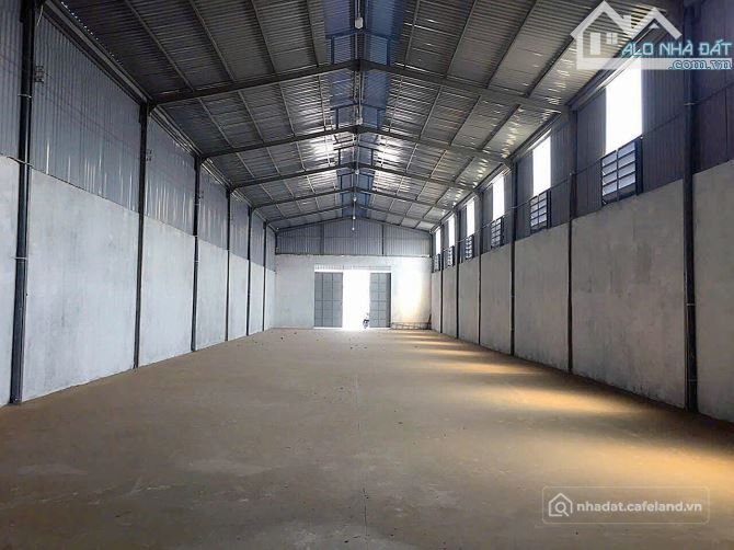 Bán kho, nhà xưởng: Bán nhà Kho hơn 300m2, có dòng tiền cho thuê, gần VinCom, Tâ