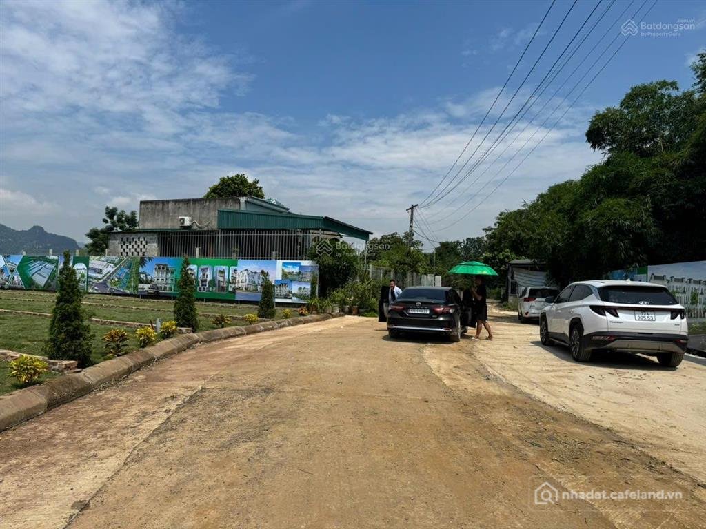 Bán kho, nhà xưởng: Bán đất đường hồ chí minh lạc thủy hòa bình 93m2 mặt tiền 4,