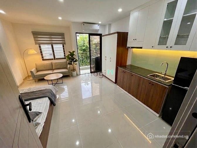 Phòng trọ: Căn hộ Chùa Láng, Ô TÔ cách 15m, FULL đồ, Thang Máy, 35m2, Ban công