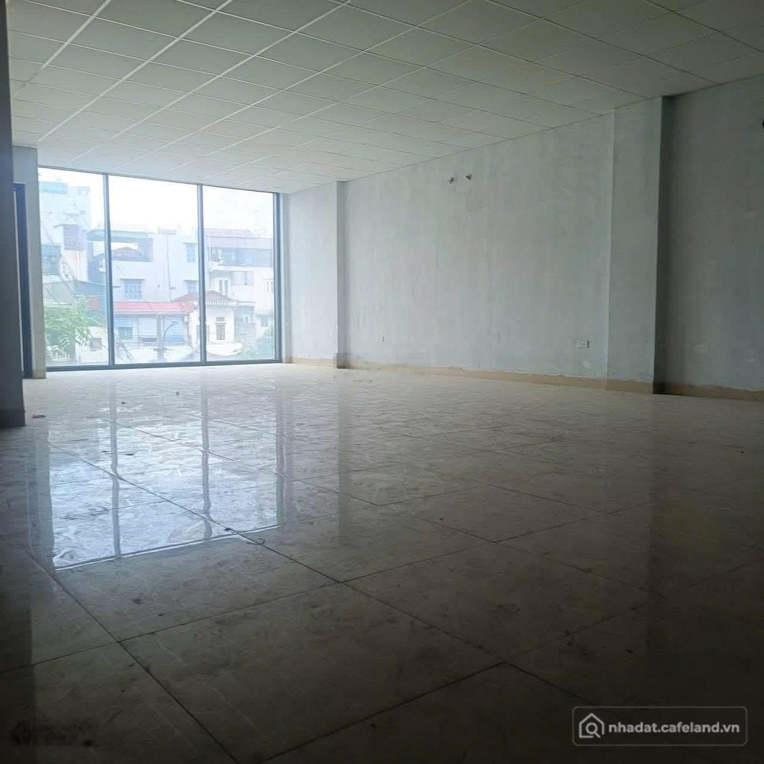 Nhà riêng: Cho thuê MBKD phố hồng tiến - vỉa hè rộng - thang máy - điều hoà âm t