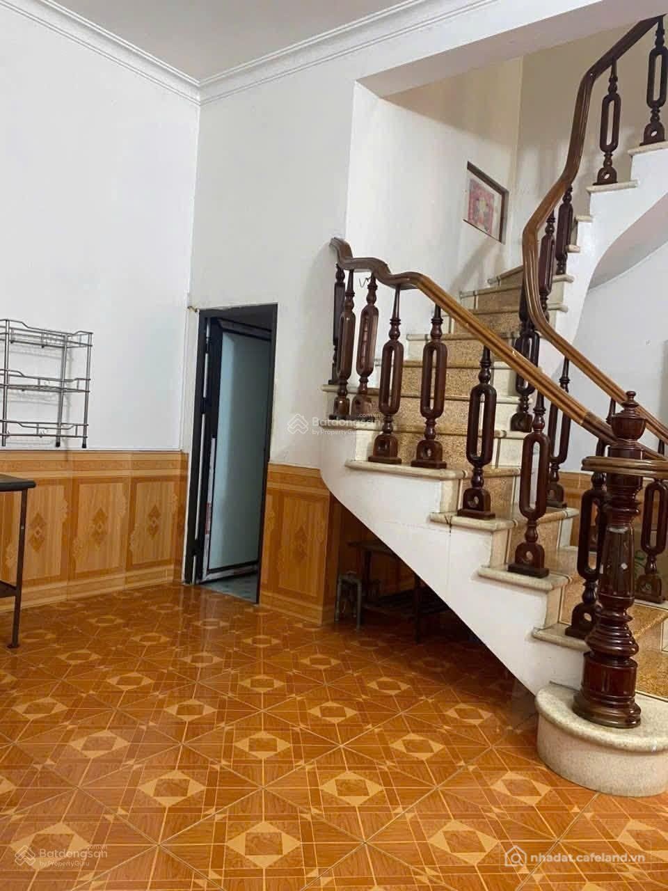 Nhà riêng: Cho thuê nhà 80m*2 tầng, ngõ 67 Nguyễn Văn Cừ Long Biên, giá 7.5 triệ