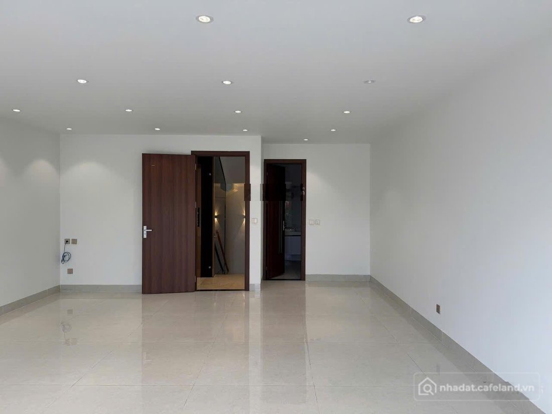 Nhà riêng: Cho thuê tầng 1+2 PL Cổ Linh, vỉa hè, ô tô tránh, KD 72m MT 6m view h