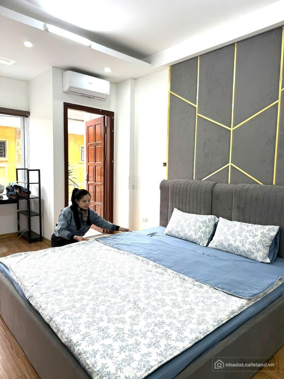 Nhà riêng: Chính chủ cho thuê nhà nguyên căn Lạc Trung - Hai Bà Trưng, 37m x 5 t