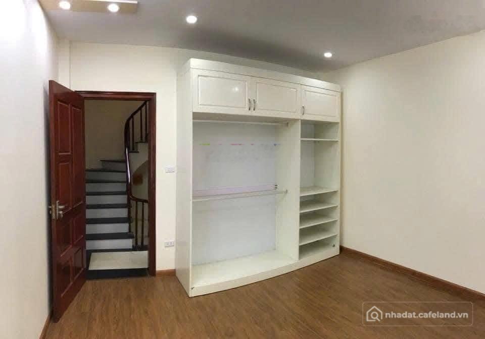 Nhà riêng: Cho thuê nguyên căn Bạch Mai, nhà đẹp, sát phố, đủ đồ, 35m2 5T, 3 ngủ