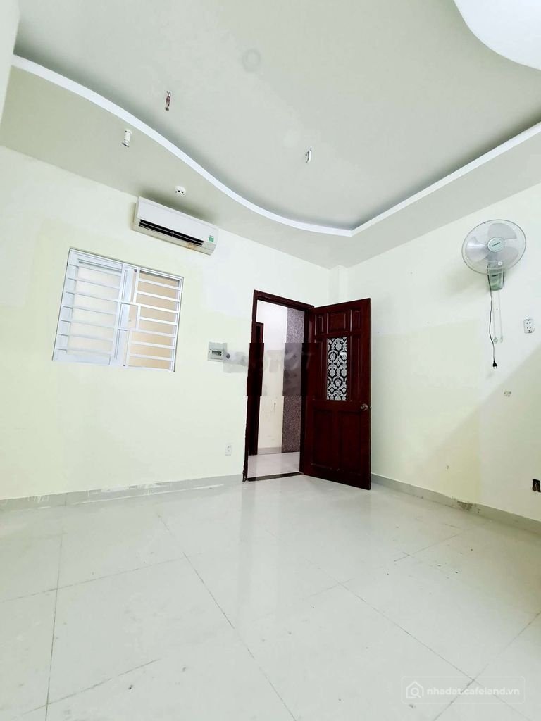 Phòng trọ: Phòng Đẹp, Máy Lạnh, Gần Ngã Tư 4 Xã, Trung Tâm Bình Tân
