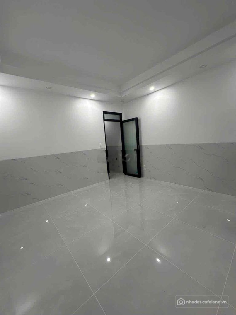 Nhà riêng: 15 triệu- 1lầu- 6pn – nhà mới xây mặt tiền đường số 5, bhh